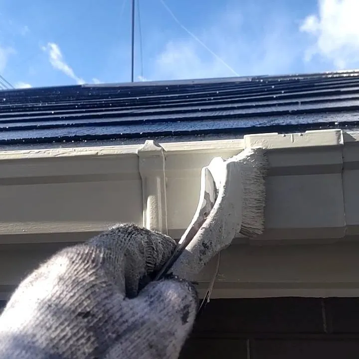 外壁や屋根の塗装をお考えの皆さま、私たちの専門技術で美しい仕...