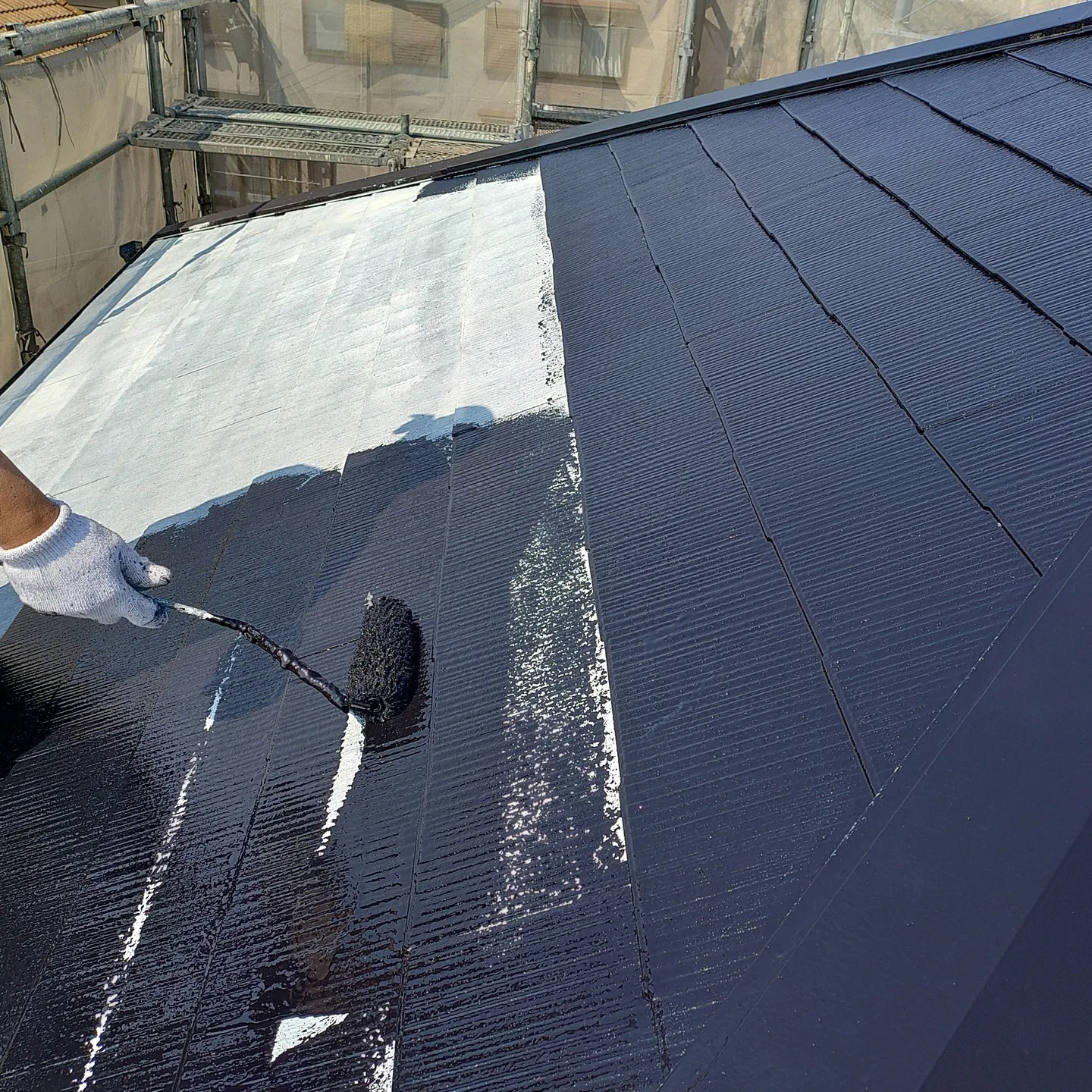 現在、神戸市長田区で戸建て住宅の屋根と外壁塗装工事を進めてい...