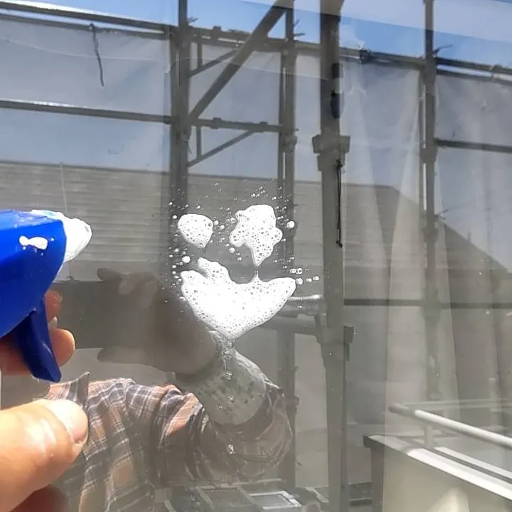 本日、神戸市北区での外壁塗装と屋根塗装の足場が必要な部分の作...