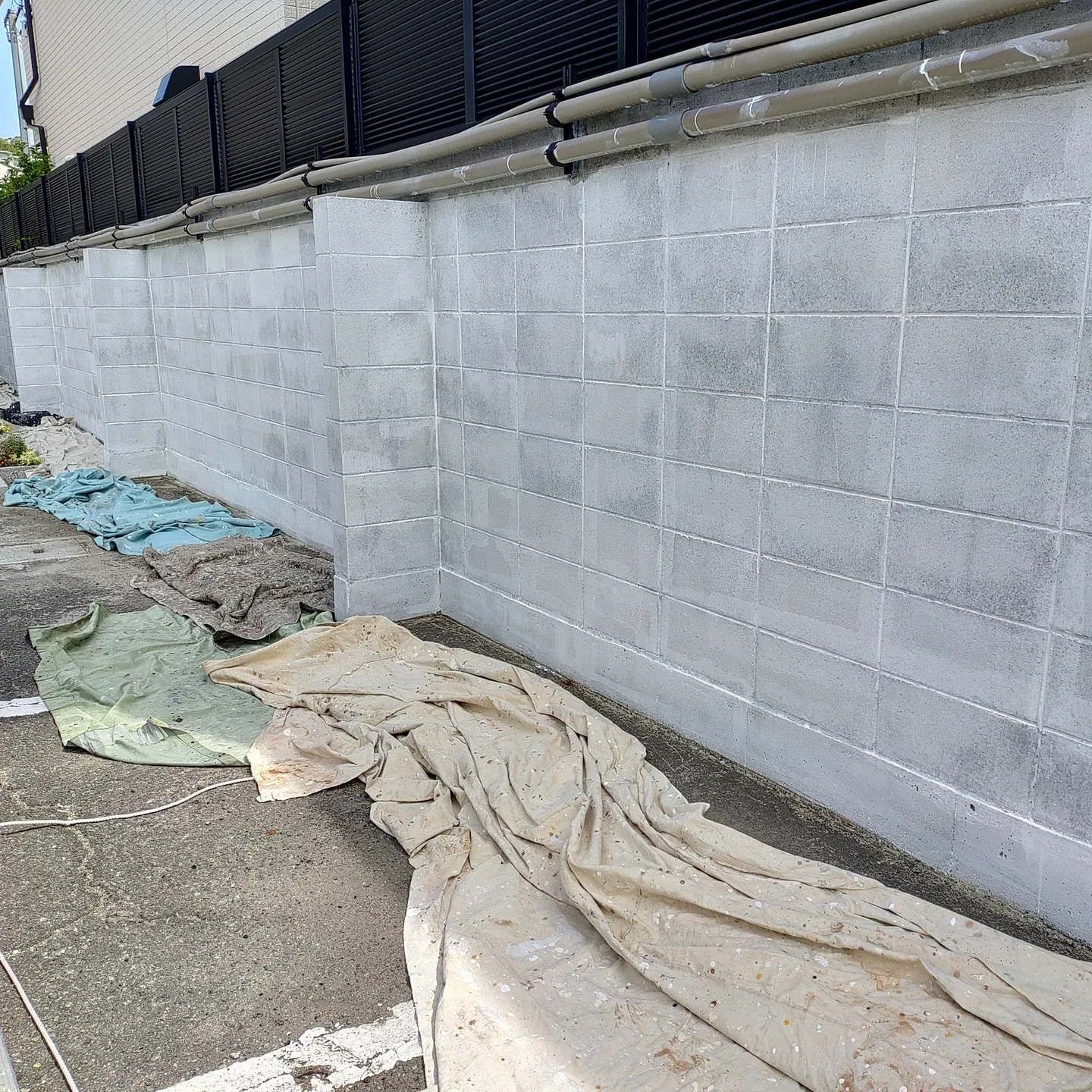ブロック塀の塗装を神戸市長田区で行っています。