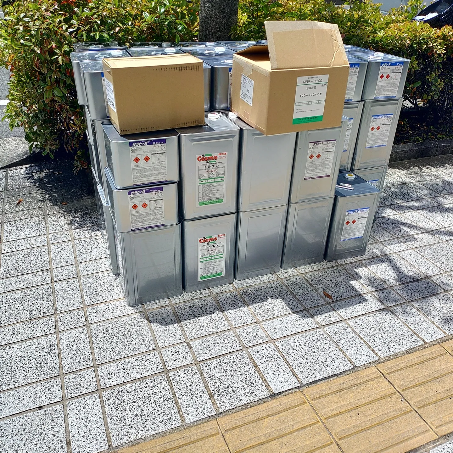 ビル屋上防水工事が始まりました
