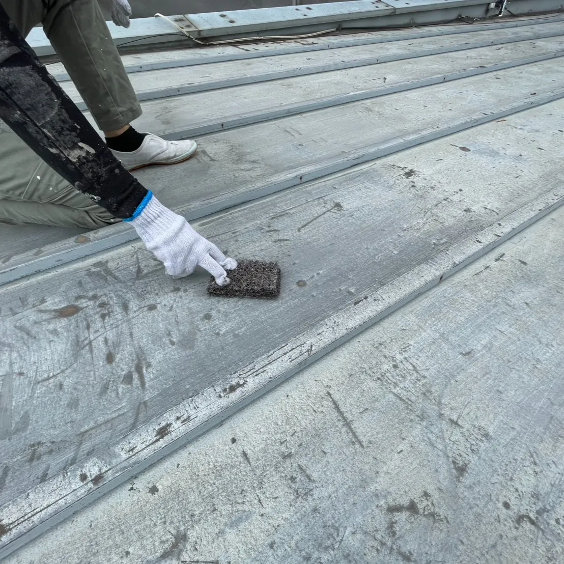 外壁塗装には、下地作業が非常に重要です。