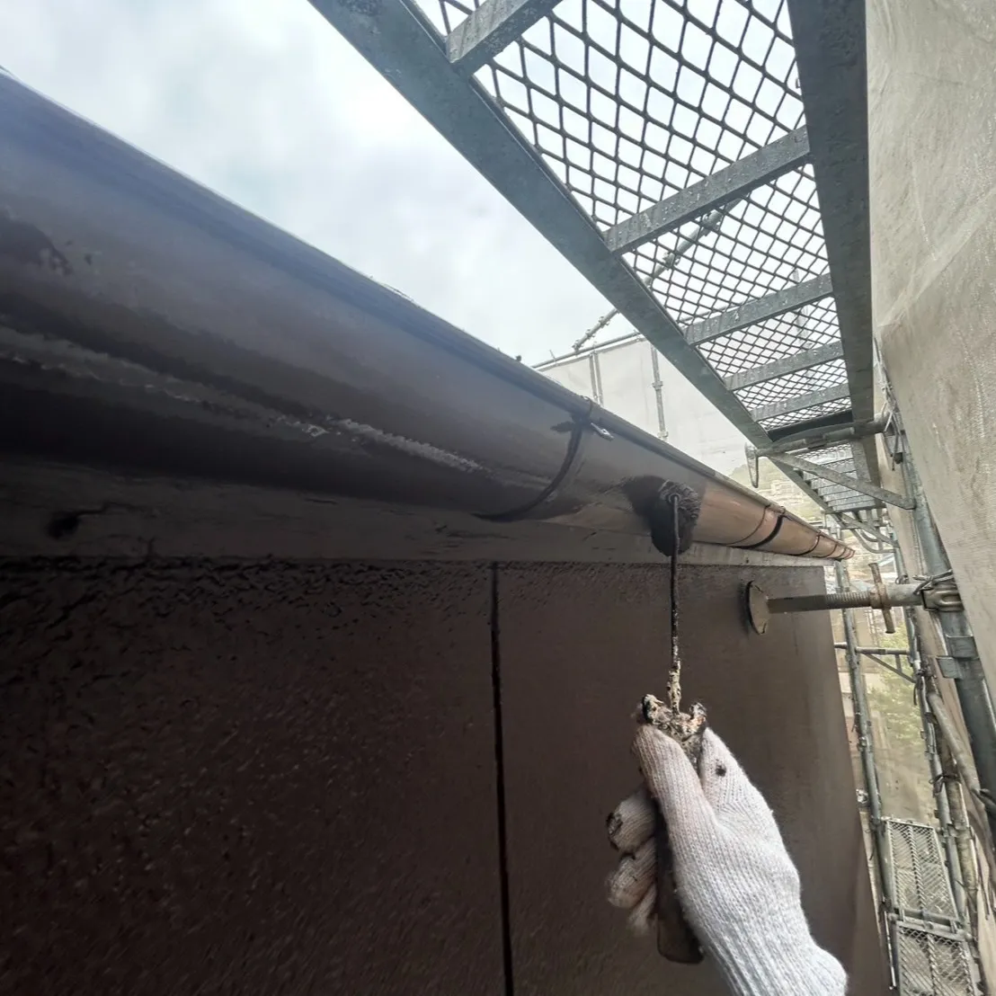 神戸市長田区での塗装作業も順調に進んでおります！