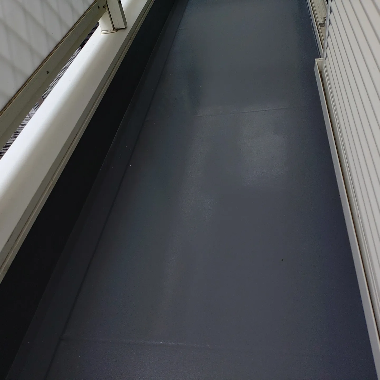 神戸市長田区の住宅、外壁塗装、屋根塗装、ベランダ防水作業が完...