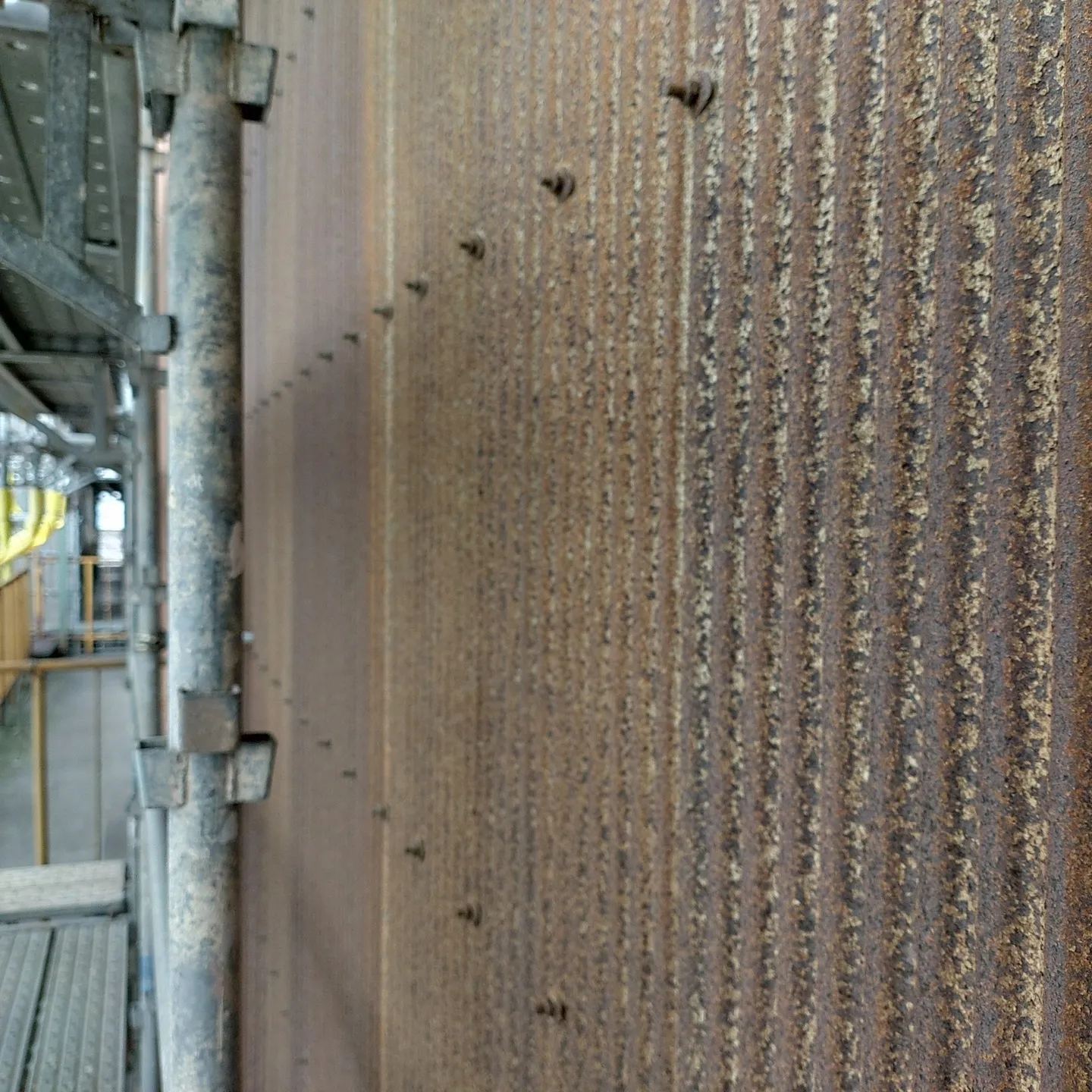 本日より、姫路市の倉庫　屋根、外壁カバー工事、外壁塗装工事が...