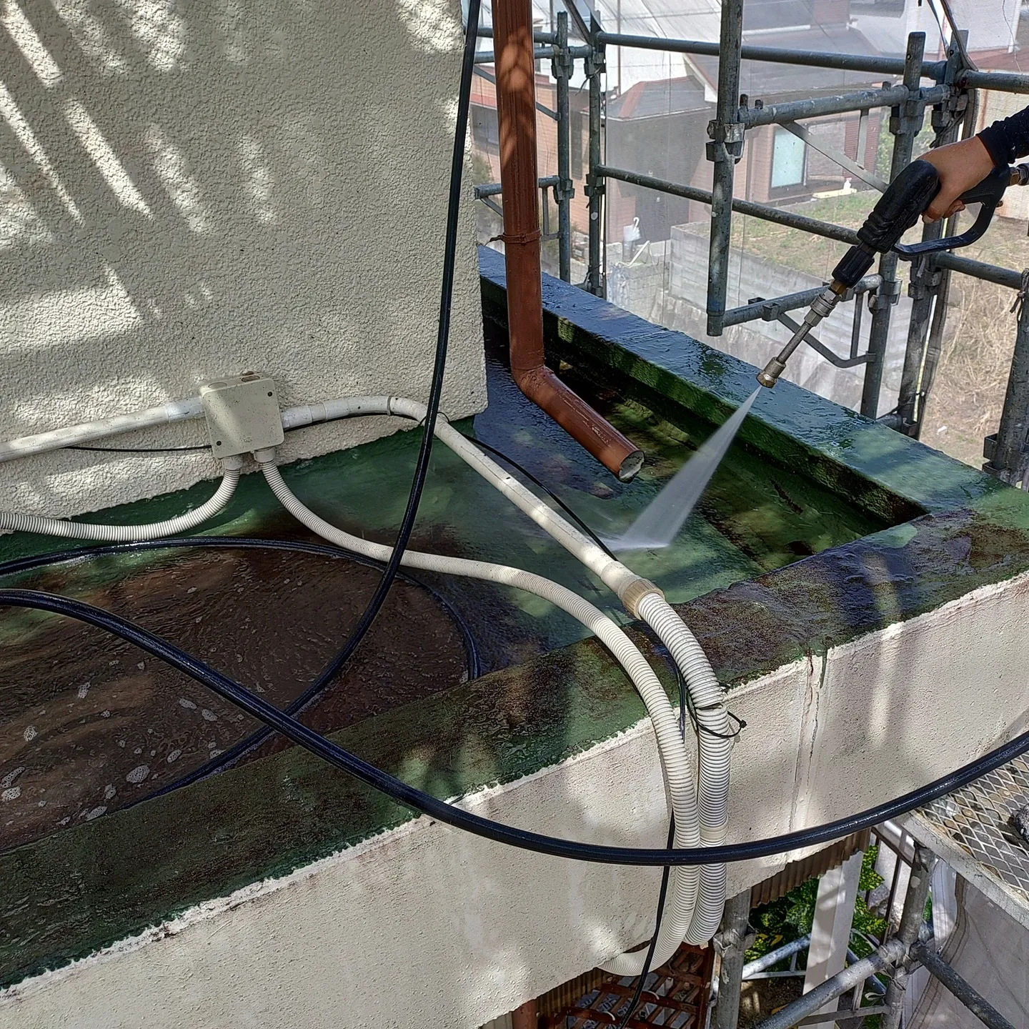 昨日から、神戸市北区の外壁塗装工事が始まりました。