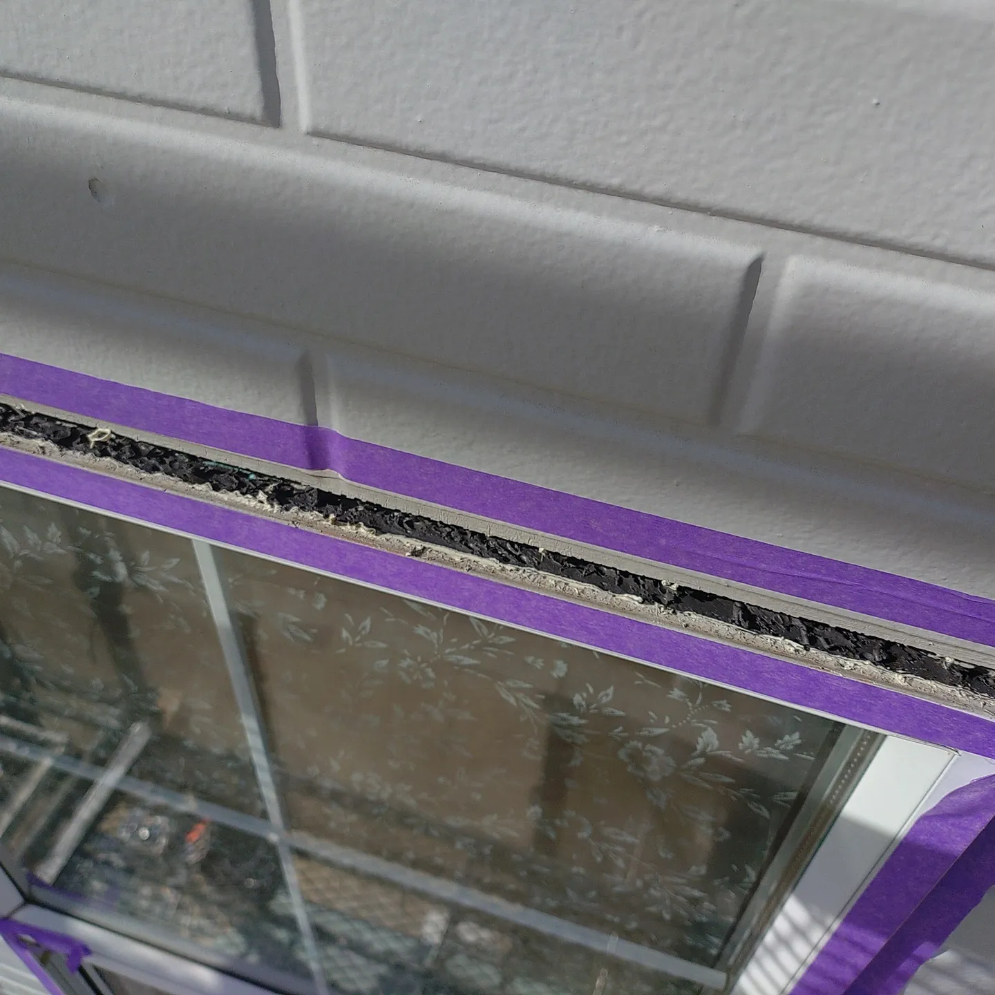 長田区の外壁塗装、屋根塗装工事で、窯業系サイディングの目地　...