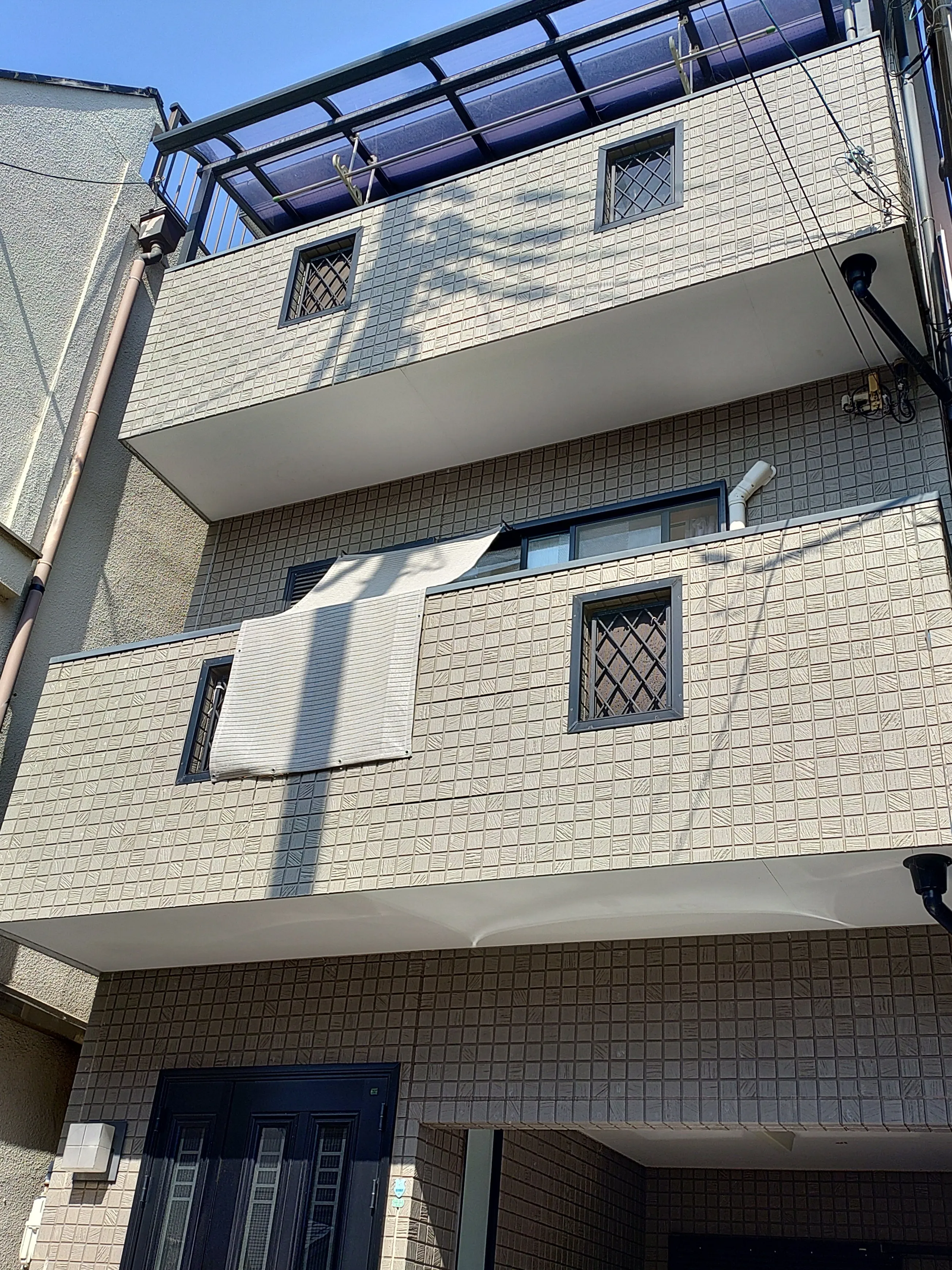 長田区での屋根塗装、外壁塗装作業が完了しました。