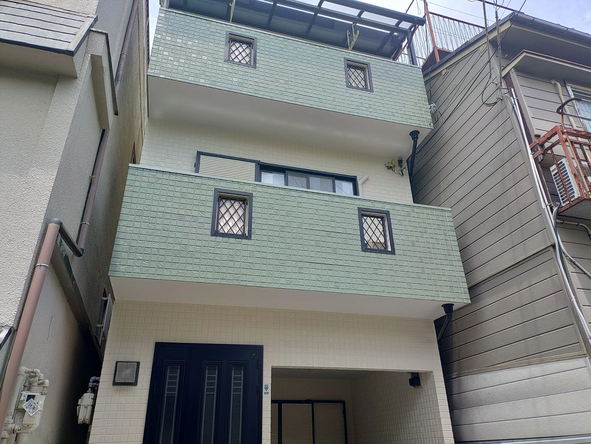 神戸市の外壁塗装相場はいくら？30坪・2階建て住宅の費用を塗装業者が解説